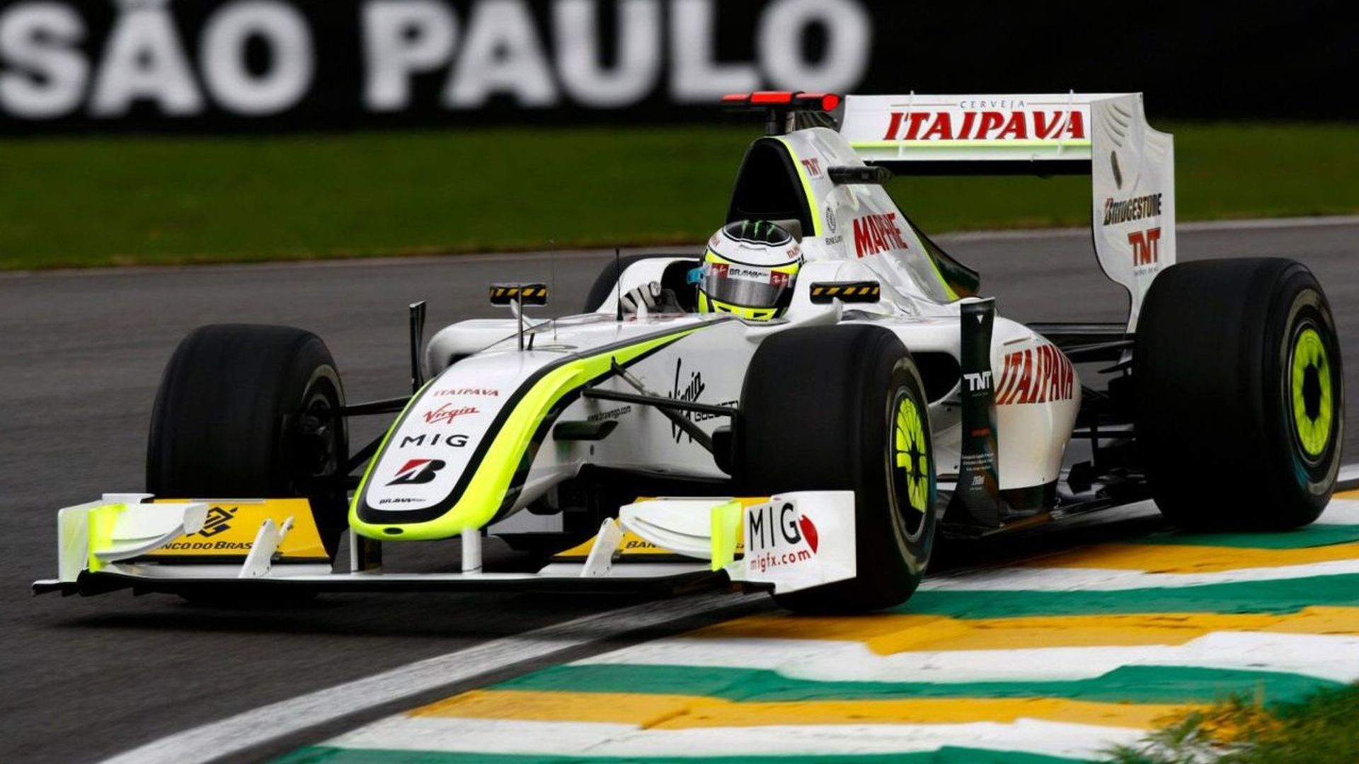 2009-185444-jenson-button-gbr-brawn-gp-brazilian-grand-prix-friday-practice-sao-paulo-br1